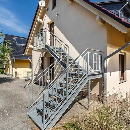 Haus U8 度假居 Röbel